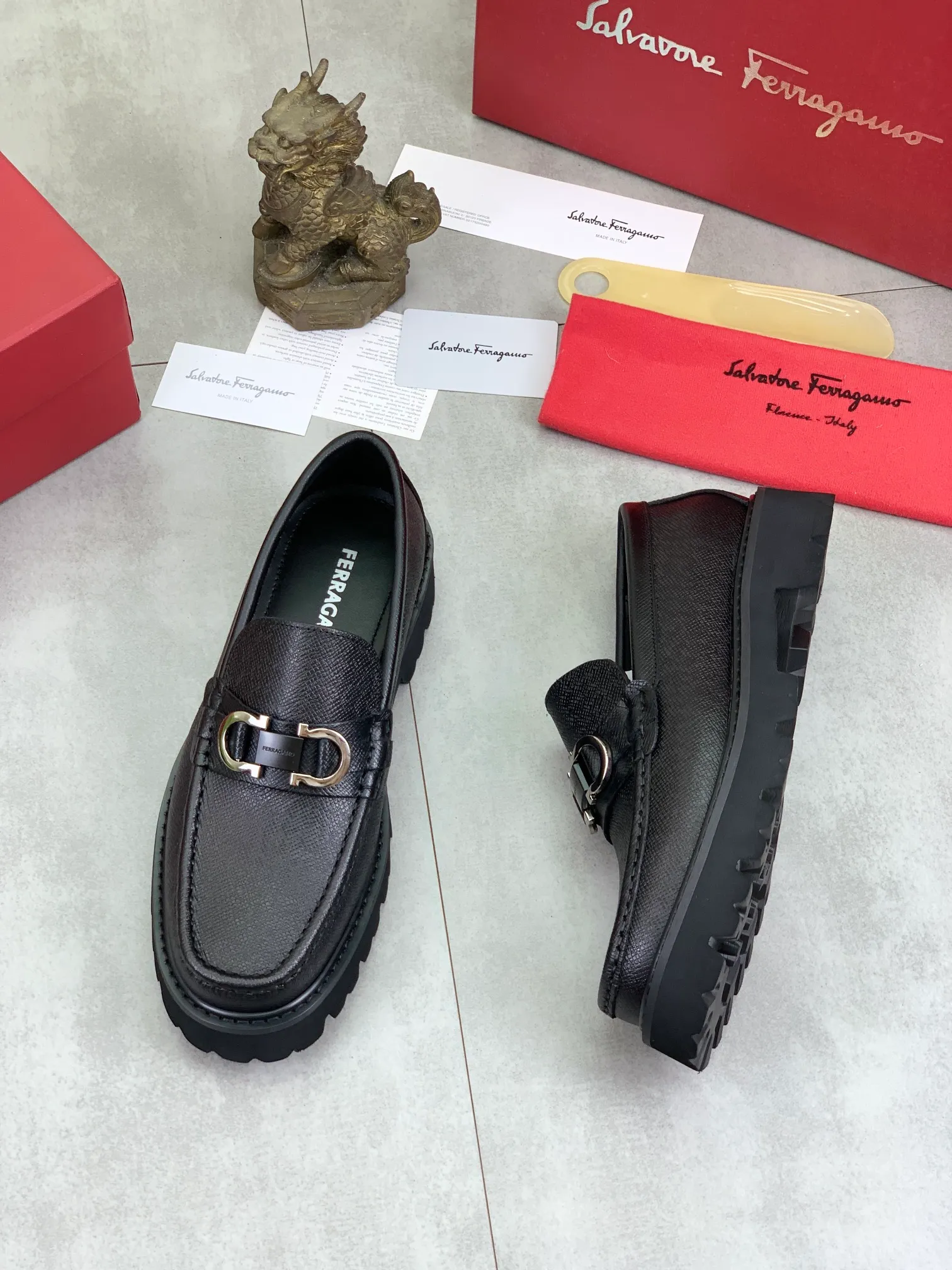 Men's Men's Shoes 💰P460💰[New Style] Water-dyed Niuli 🆘[Salvatore Ferragamo] Ferragamo's latest casual business leather shoes for men! Available at counters simultaneously! The fabric is made of specially imported original calfskin, the lining is made of imported water-dyed cowhide, and the original lightweight foam outsole is absolutely luxurious and leads the fashion trend. Matching code: 38-45; 4️⃣ colors available